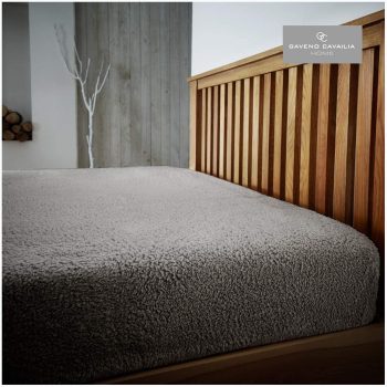 GAVENO CAVAILIA Premium Quality Teddy Plain Fitted Sheet, Soft & Cosy Fleece Bed Linen, Easycare Bedding, Silver, Kingsize Bedsheet